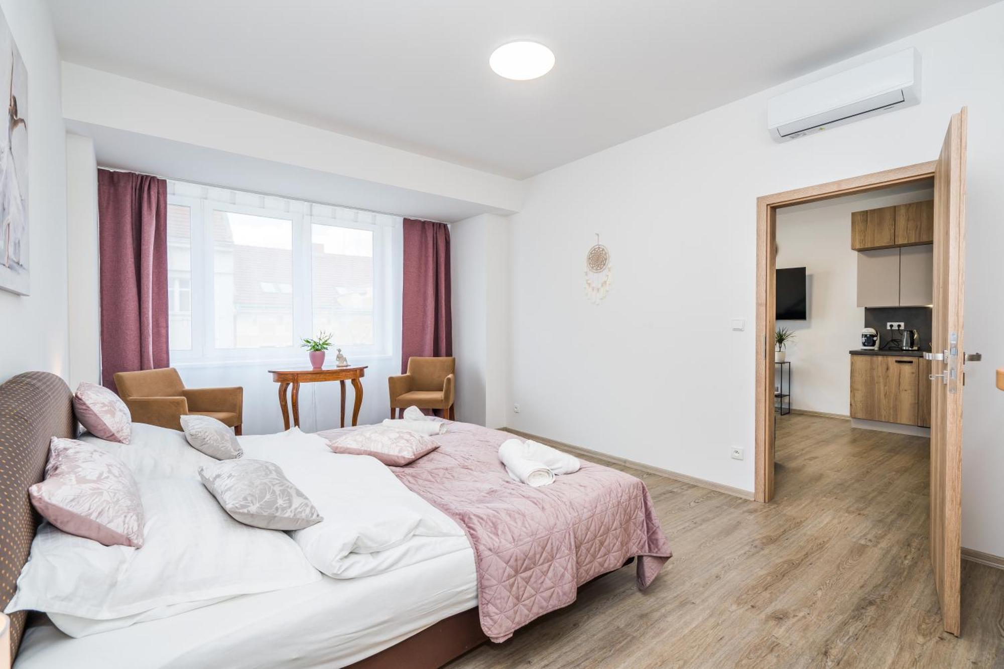 Perla Hradce 302 Apartment Hradec Kralove Bagian luar foto