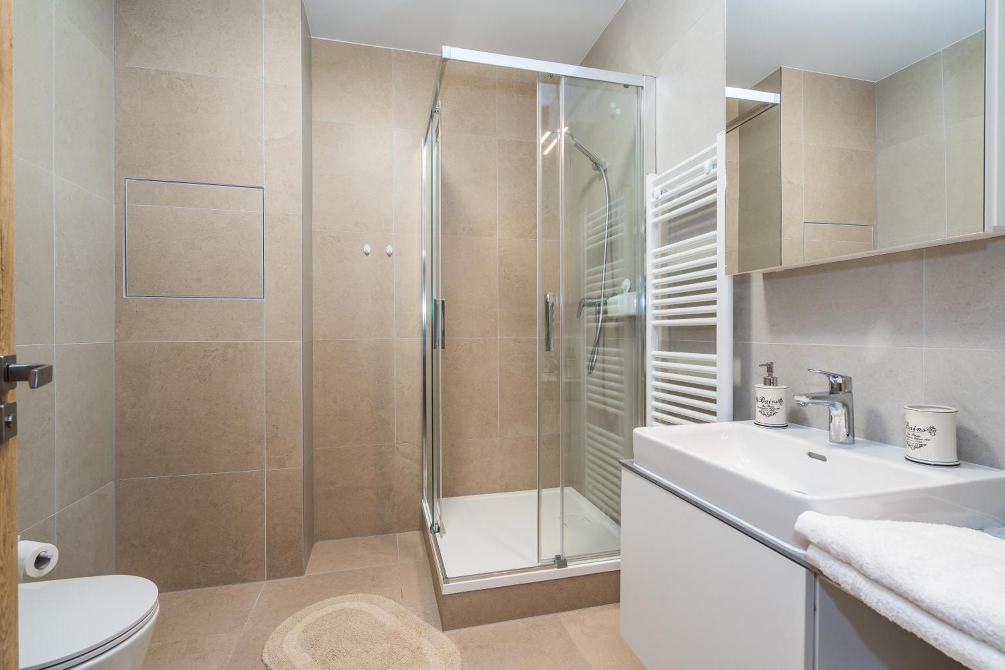 Perla Hradce 302 Apartment Hradec Kralove Bagian luar foto