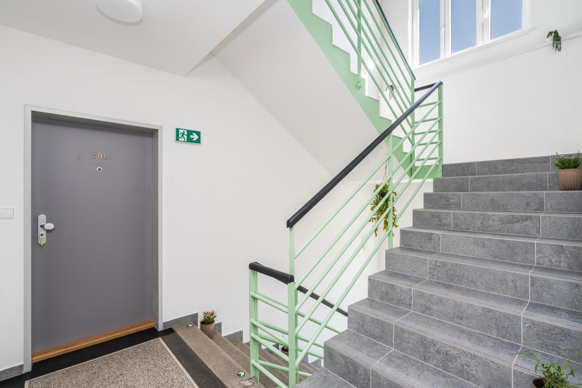 Perla Hradce 302 Apartment Hradec Kralove Bagian luar foto