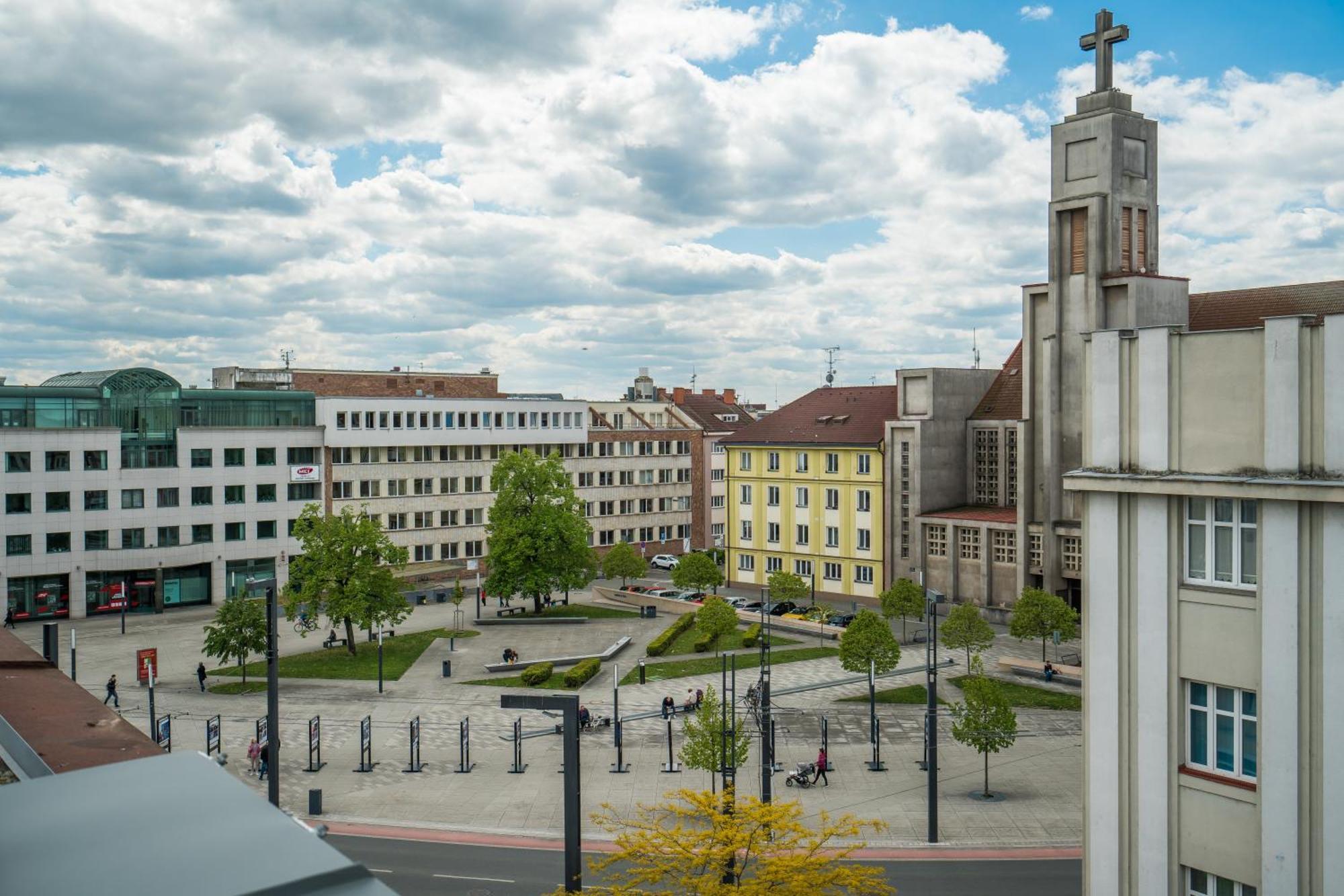 Perla Hradce 302 Apartment Hradec Kralove Bagian luar foto
