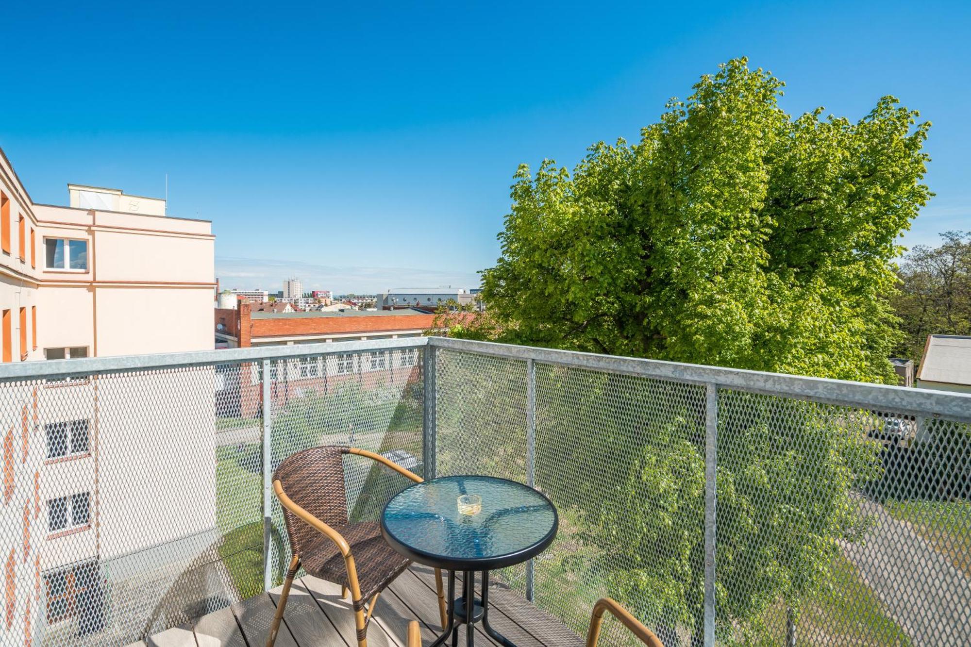 Perla Hradce 302 Apartment Hradec Kralove Bagian luar foto