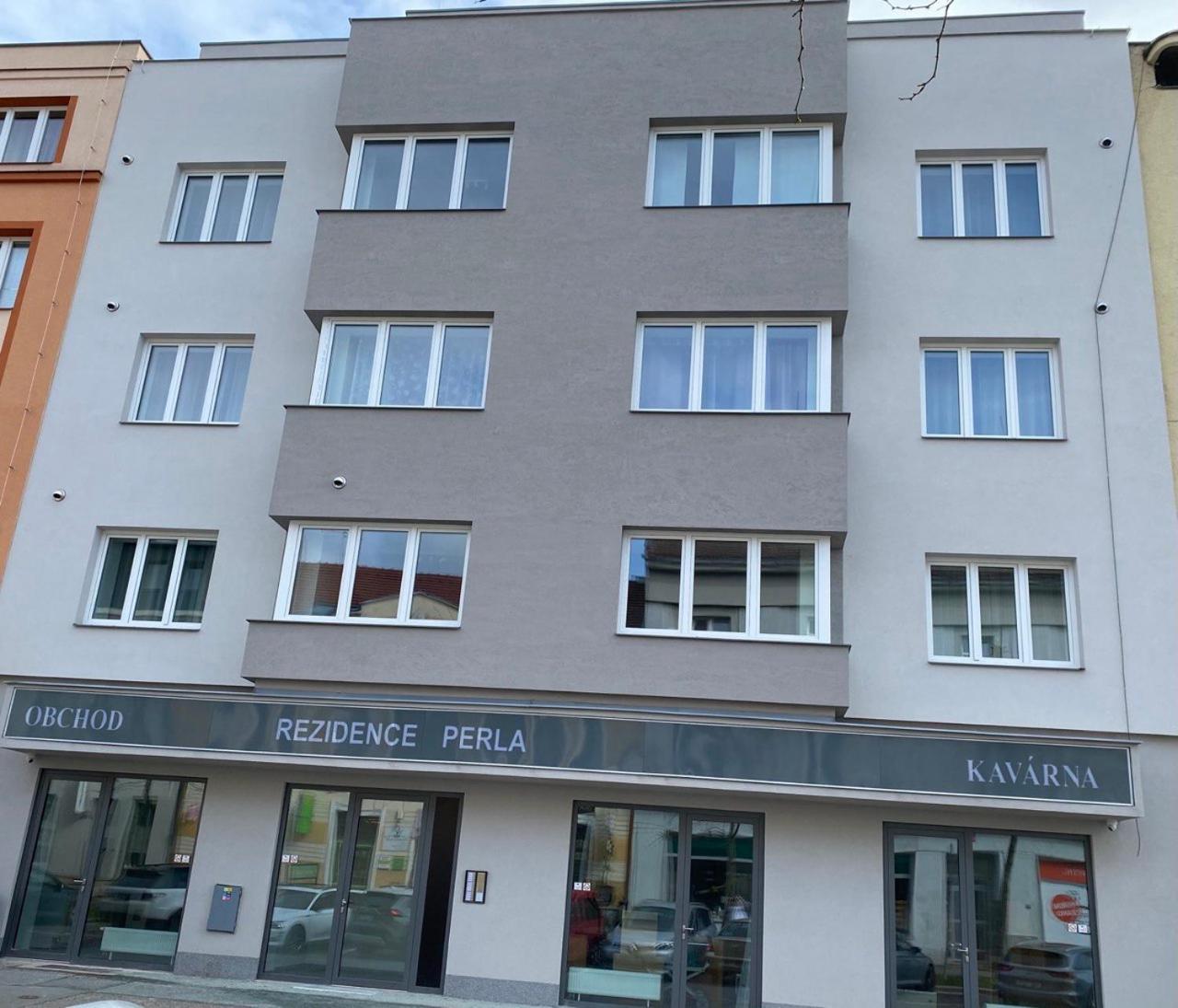 Perla Hradce 302 Apartment Hradec Kralove Bagian luar foto