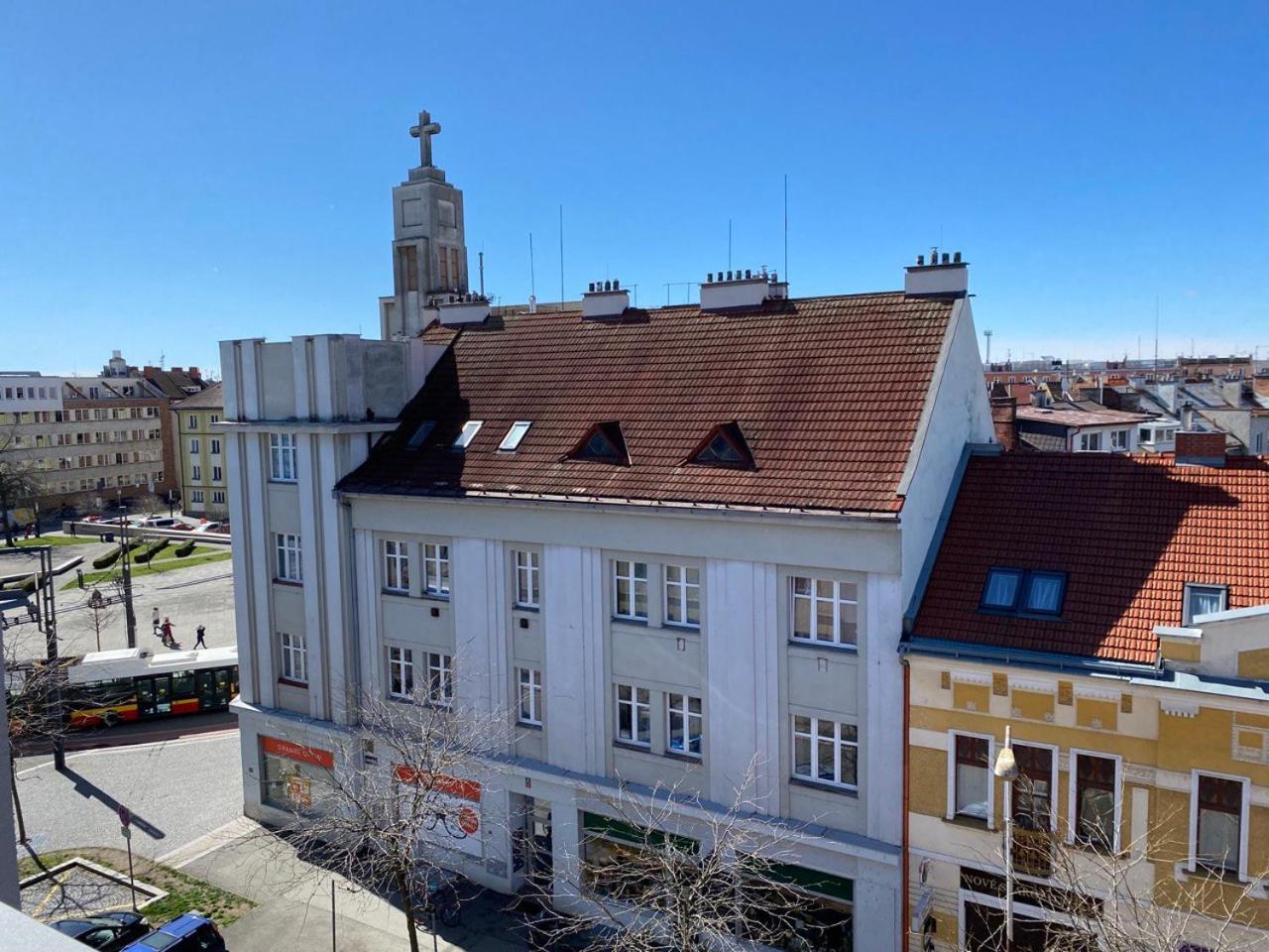 Perla Hradce 302 Apartment Hradec Kralove Bagian luar foto